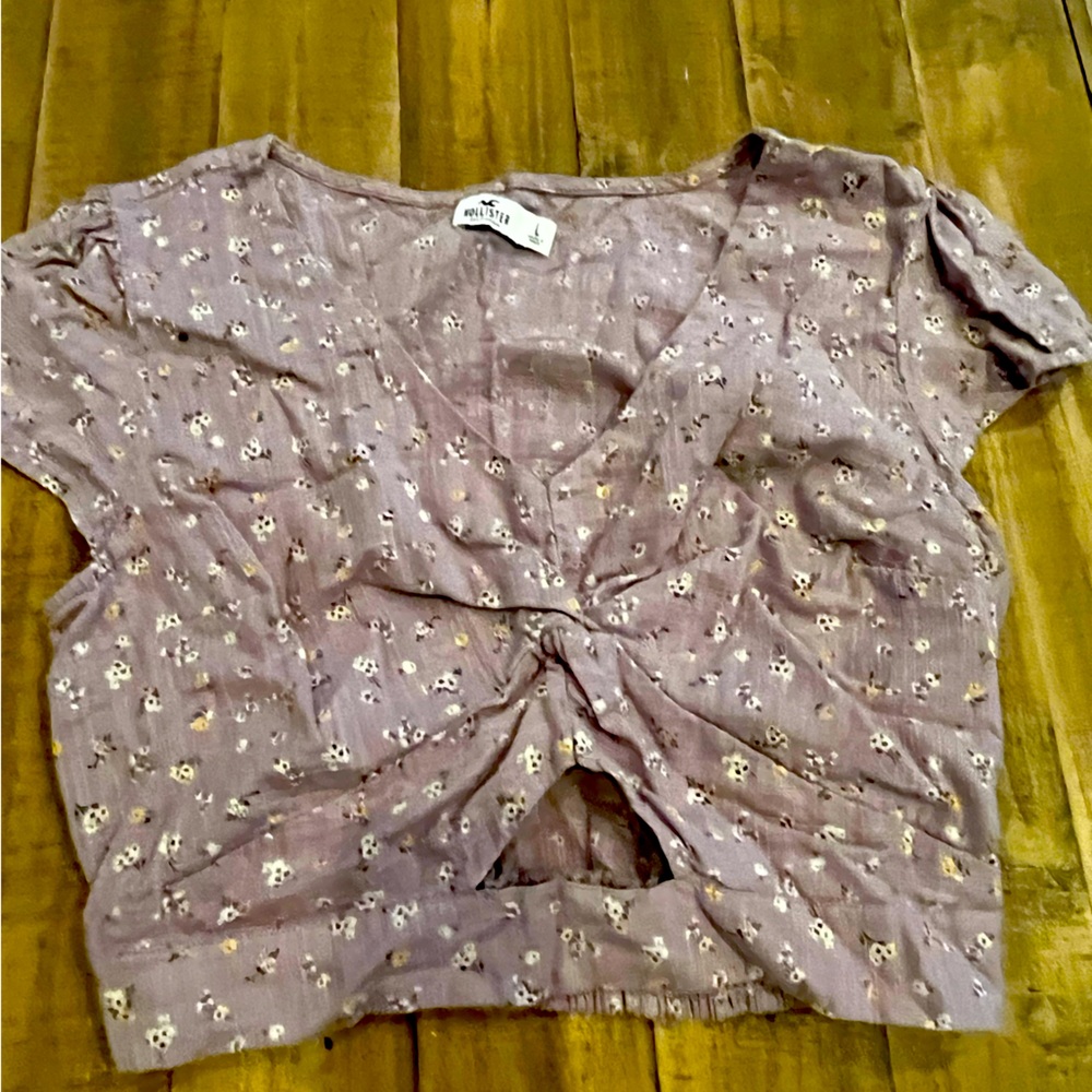 Hollister size large women’s crop top